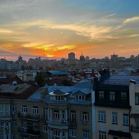 Mansard Apartment Antonovicha 4 Kyiv Exterior photo