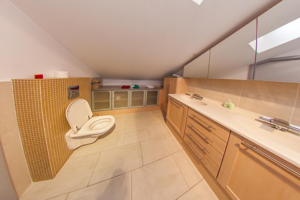 Mansard Apartment Antonovicha 4 Kyiv Room photo