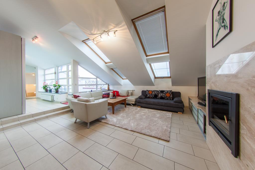 Mansard Apartment Antonovicha 4 Kyiv Exterior photo