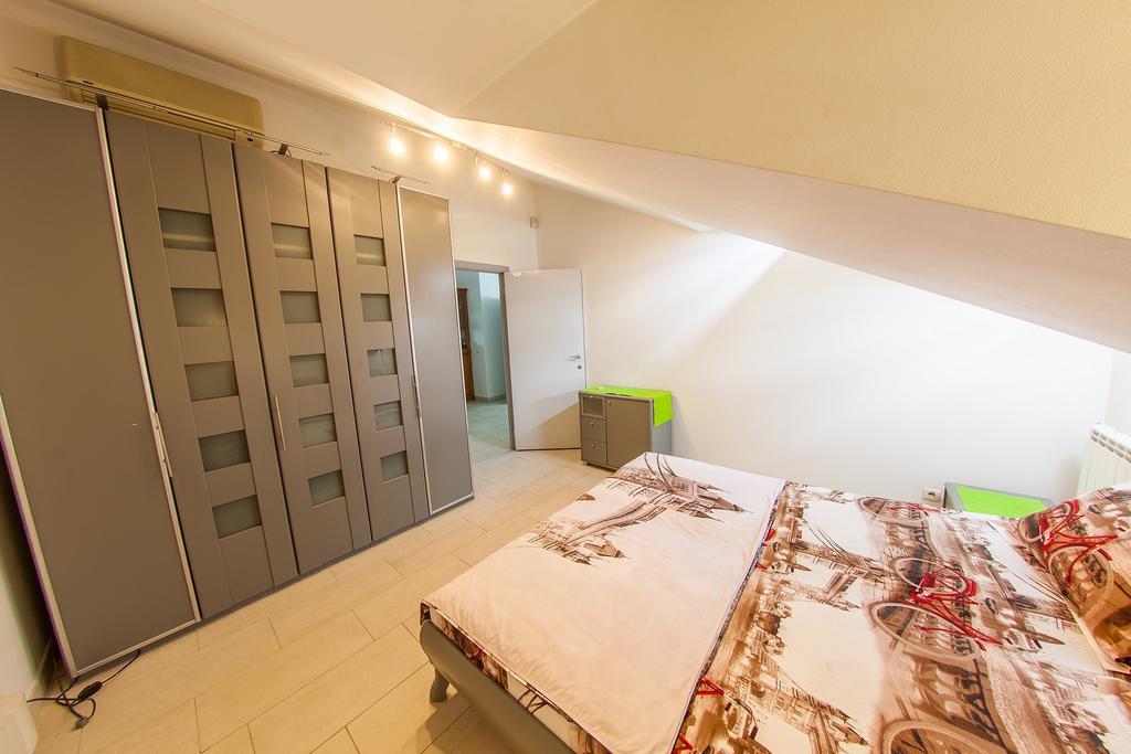 Mansard Apartment Antonovicha 4 Kyiv Exterior photo