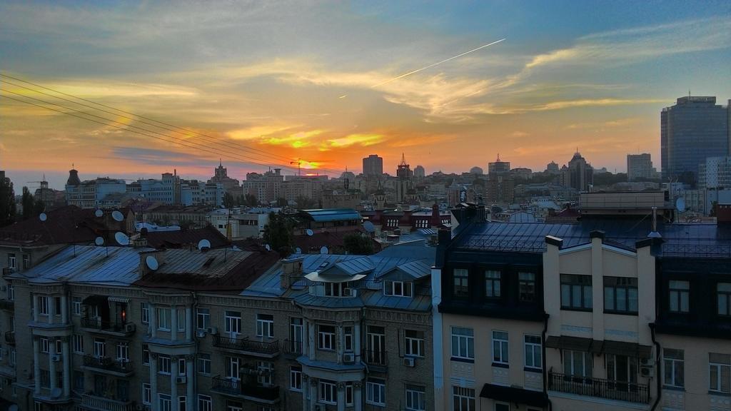 Mansard Apartment Antonovicha 4 Kyiv Exterior photo
